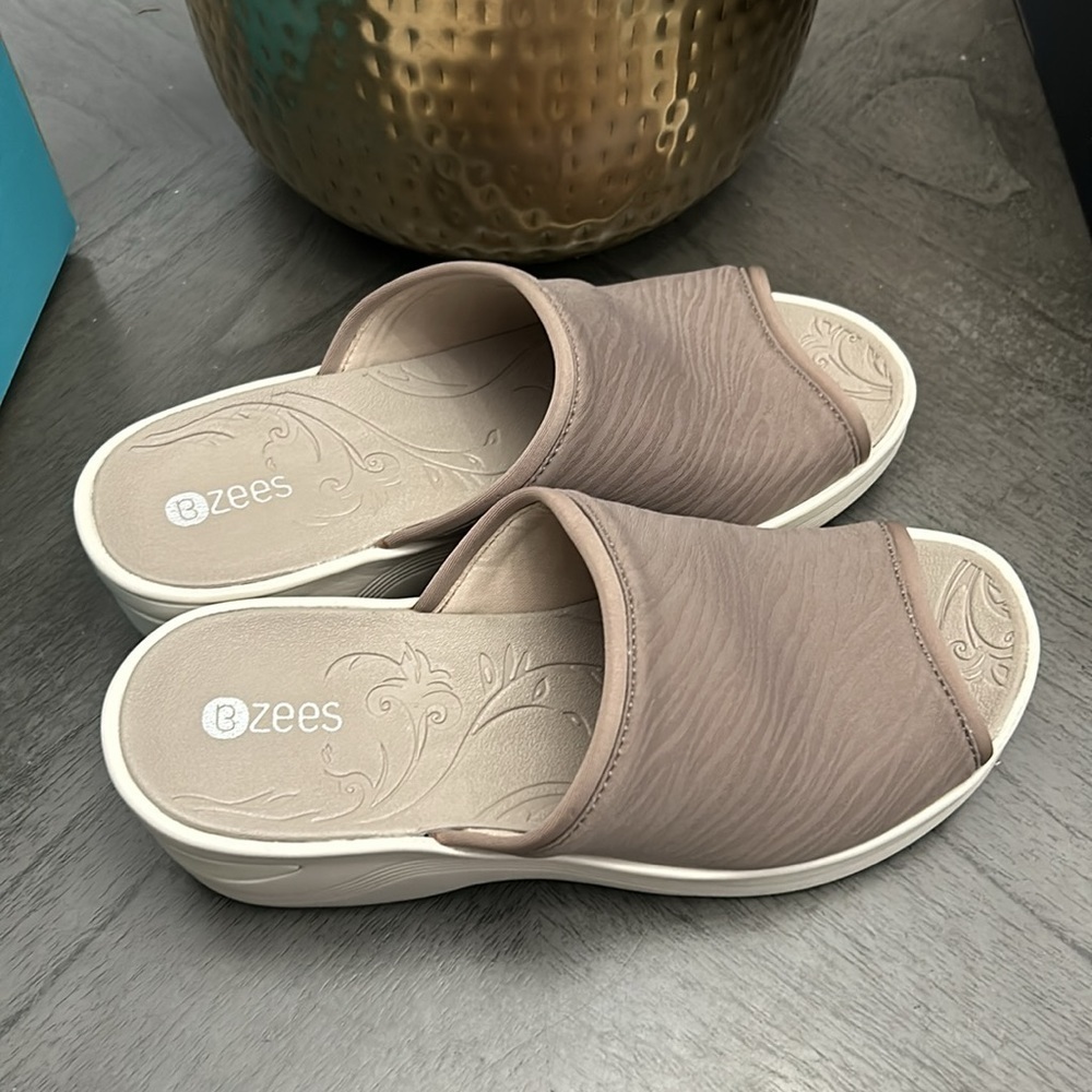 BZees Deluxe Slide Sandal (WIDE) - Picture 5 of 9
